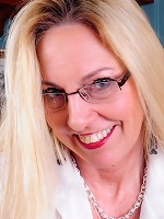 Curvy British housewife getting very frisky