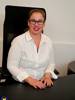 Curvy British housewife getting very frisky